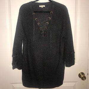 grey knitted sweater